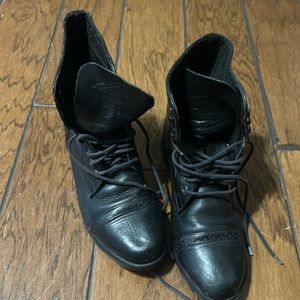 Leather Lace Up Boots.     7-8 M